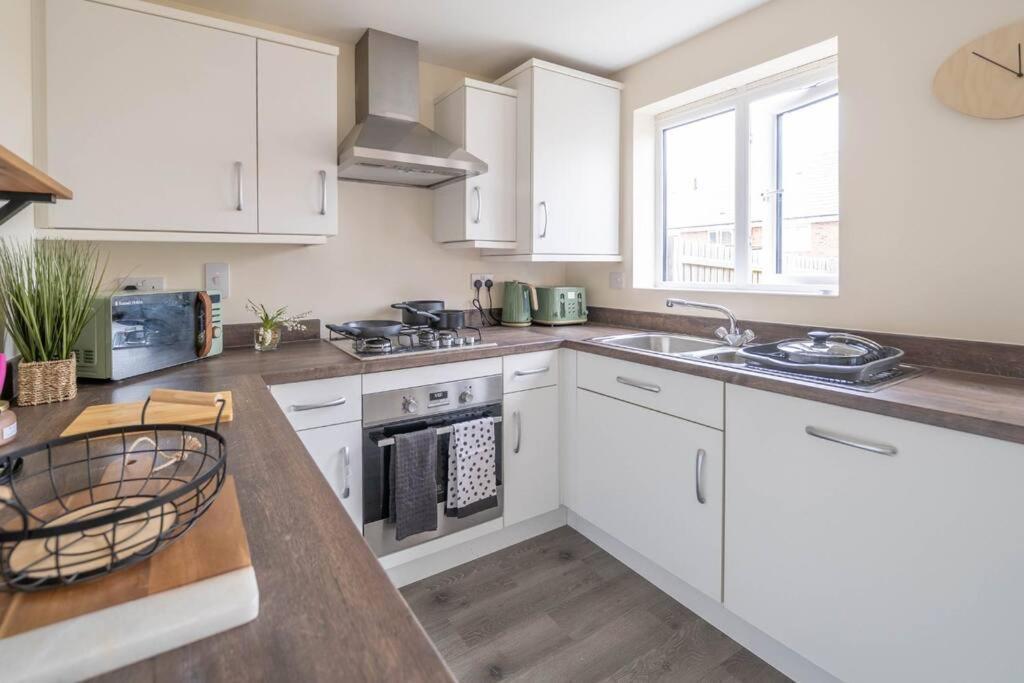 Good For Company Let 2-Bed In Coventry 2X Parking Appartement Buitenkant foto