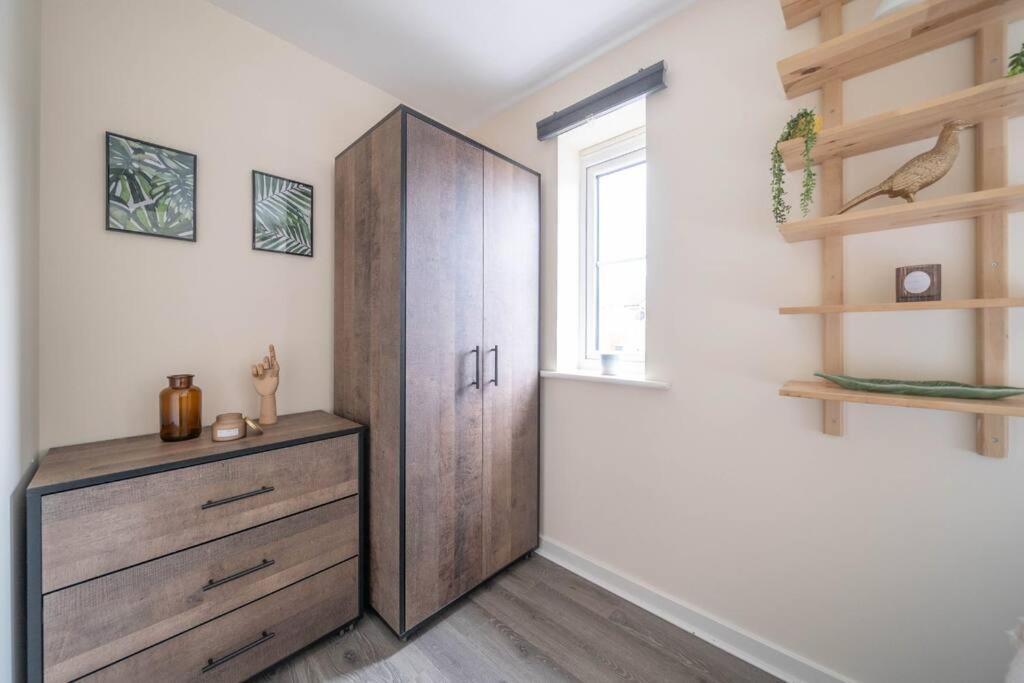 Good For Company Let 2-Bed In Coventry 2X Parking Appartement Buitenkant foto