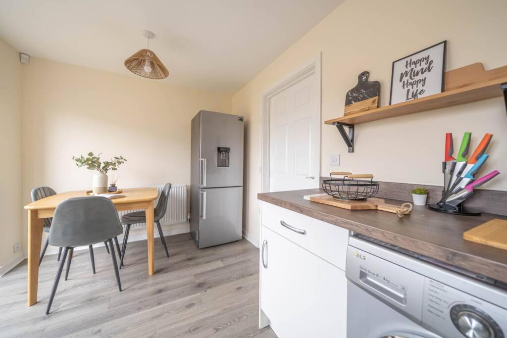 Good For Company Let 2-Bed In Coventry 2X Parking Appartement Buitenkant foto